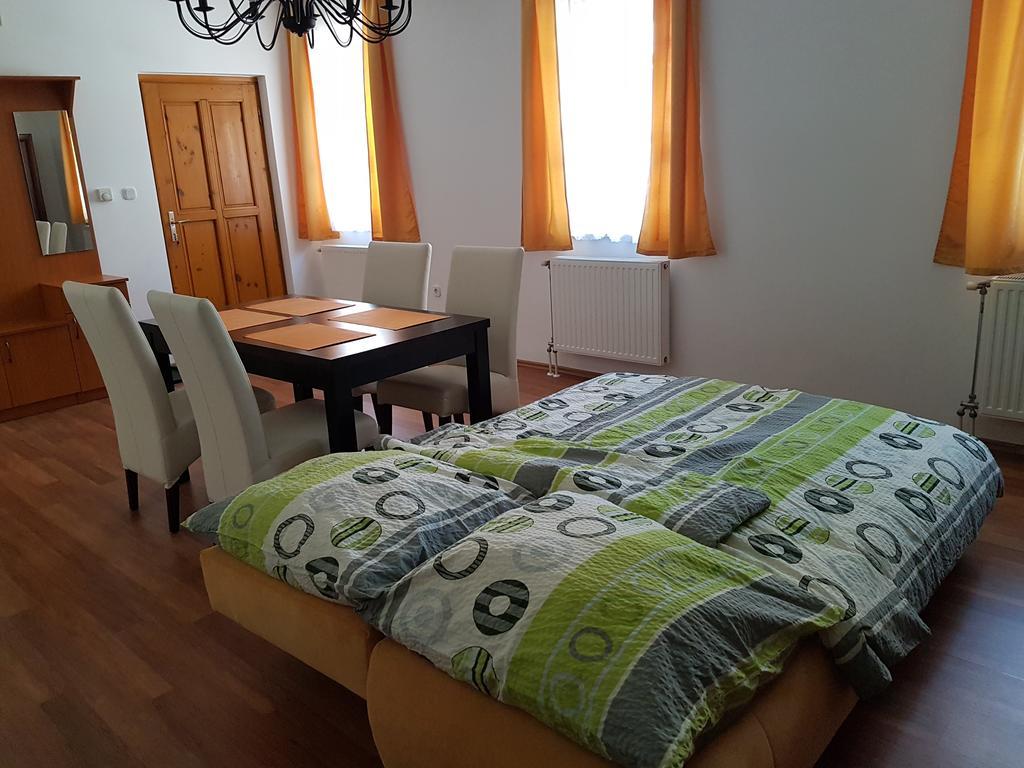 Apartman Kaszas Central โมชนมายารูวาร์ ภายนอก รูปภาพ