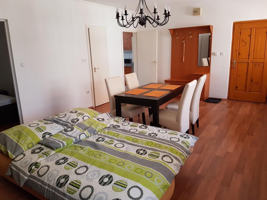 Apartman Kaszas Central โมชนมายารูวาร์ ภายนอก รูปภาพ